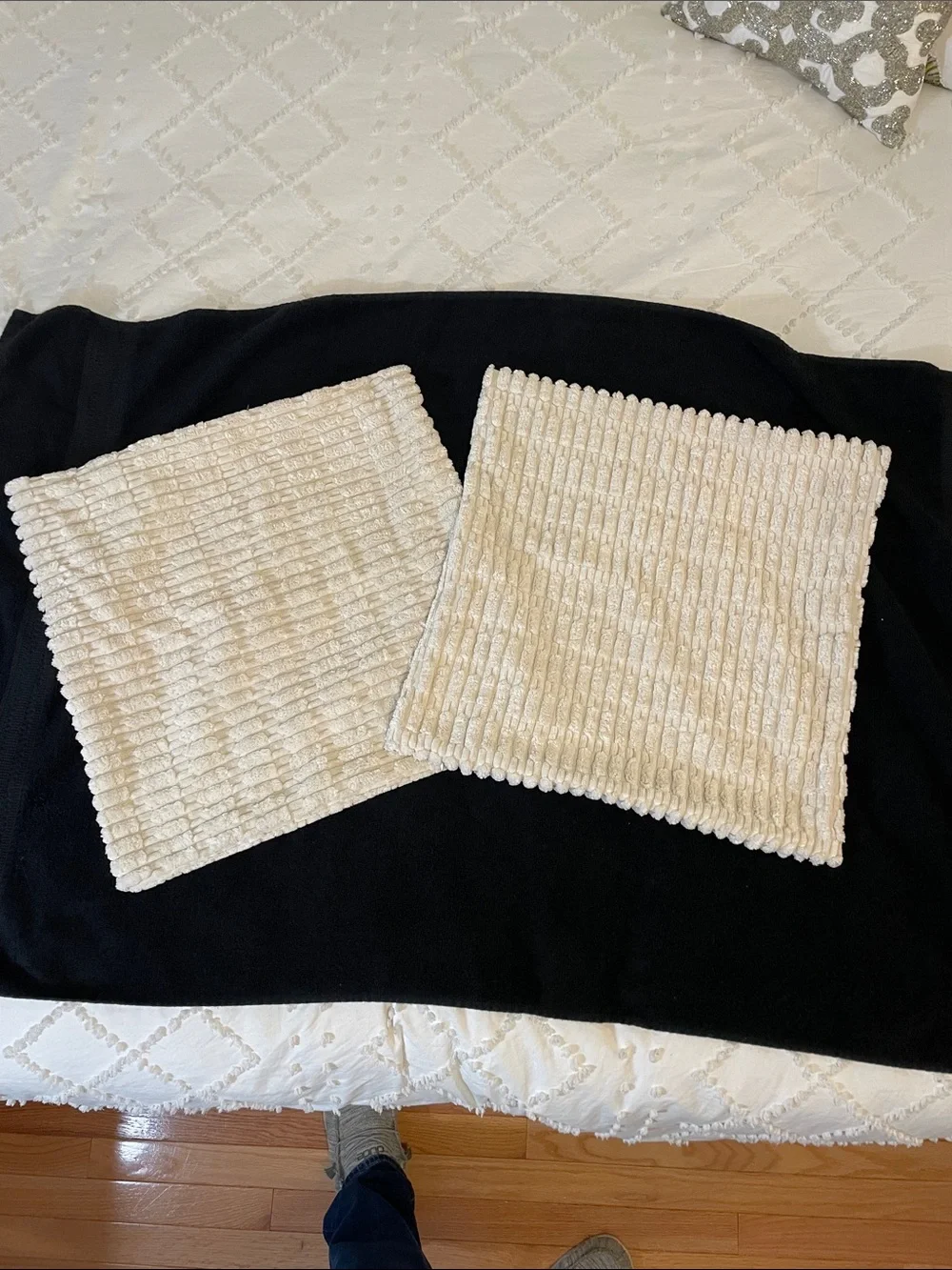 Miulee Cream Textured fuzzy soft Accent Throw Pillow Covers - Set of 2 nwt